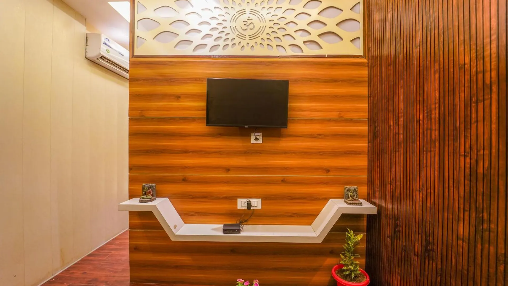 Hotel Shiv Rudraksh Resort, Near Assi Ghat Varanasi